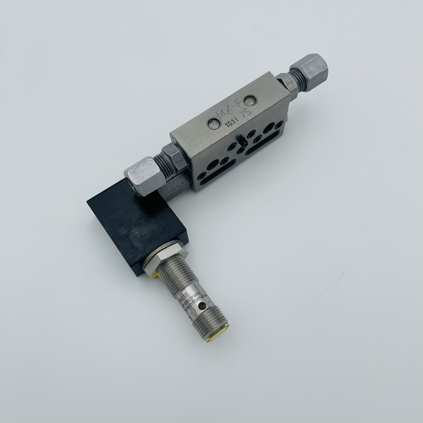 Mittelelement MX-F mit Näherungsschalter M12x1